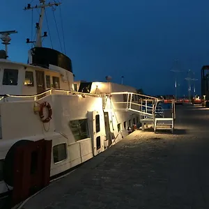 Houseboat 3*