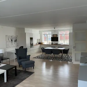Lux Apartment, 2 Full Bathrooms, 4th *