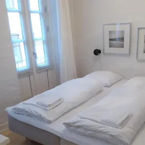 Modern 2-bedroom In Historic City Center Apartment
