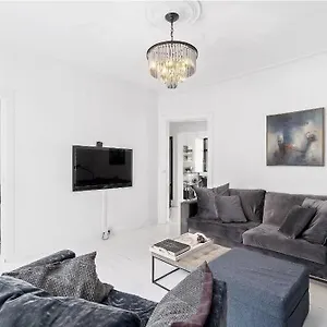 Apartment Skon Altan Lejlighed Med Alt Inden For Raekkevidde Copenhagen