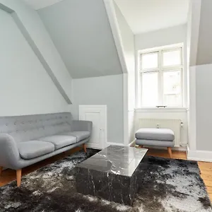 Apartment Stylish 5 Person Apartment In Vibrant Urban Area