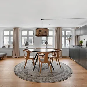 Sanders Regent - Endearing One-bedroom Near Square