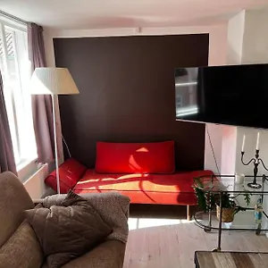 100 Kvadratmeter. Yderst Attraktivt Beliggenhed Apartment *