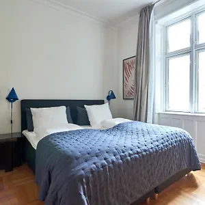 Spacious 3 Bedroom Manor Flat Next To Tivoli Apartment Copenhagen