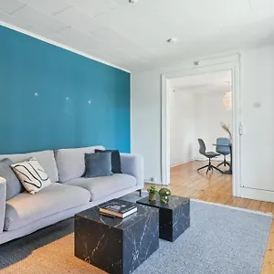 - 2br Sophisticated Urban Retreat *