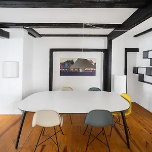 Charming W. 2-bedrooms Apartment