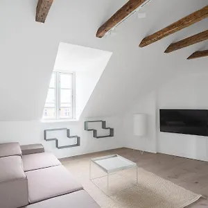 Great 2-bed Penthouse Apartment. Apartment