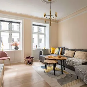 City Central 2Br Apartment Next To The Lakes Apartment *