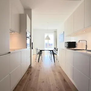 Apartment Fantastic 3-bed Wbalcony In North Harbour