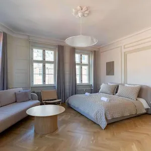 Spacious Apartment On Lively & Vibrant Street Apartment
