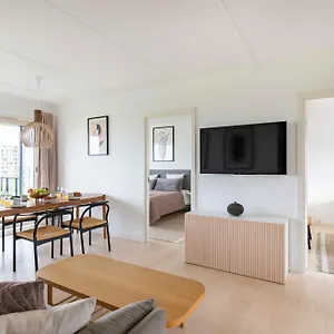 Apartment Stylish 3Br Apartment W Two Balconies *