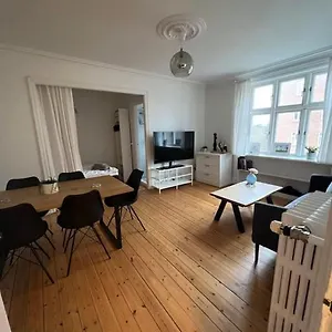 Apartment Hyggelig 1-vaerelses Lejlighed