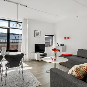 Apartment Bad, Lejl, 57 *