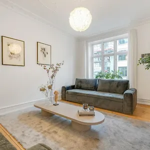 Homely And Spacious In Cph