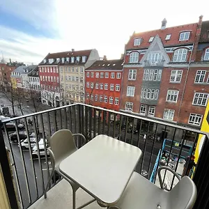 Cozy Luxury - Sunny Balcony In Center