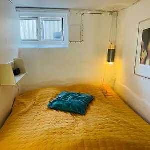 Charmerende Kaelderlejlighed I Apartment *