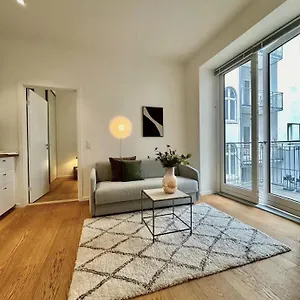 Cozy Center Apartment