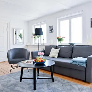 Apartment Sanders Penny - Lovely Two-bedroom In The Middle Of Action