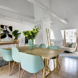 Sanders Main - Endearing Two-bedroom Duplex With A Balcony Next To Magical Nyhavn *