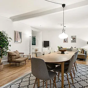 Sanders Stage - Enchanting Four-bedroom Near Nyhavn *