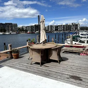 Semesterbostad Unique Boathouse. *