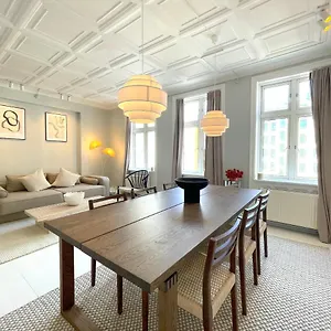 Apartment 2 Bedroom Flat In Trendy Area