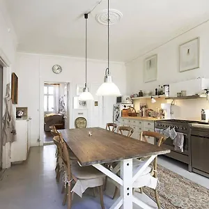 Apartment Balkon Med Udsigt Midt I